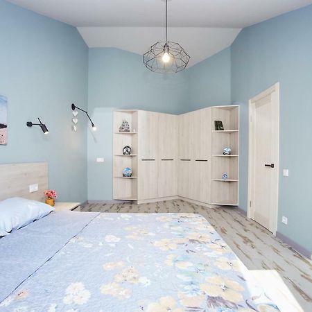 Luxury Apartment In The Heart Odesa Exterior photo