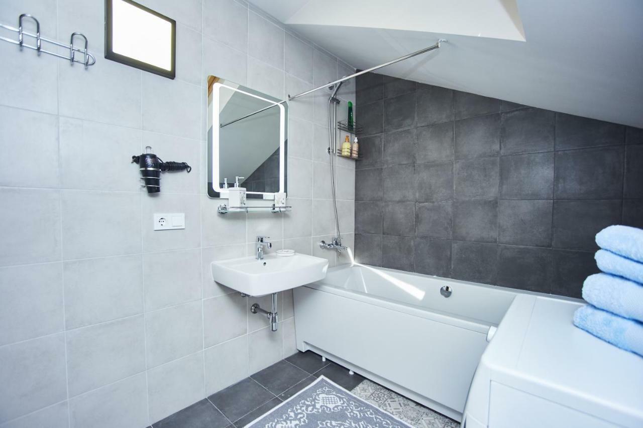 Luxury Apartment In The Heart Odesa Exterior photo