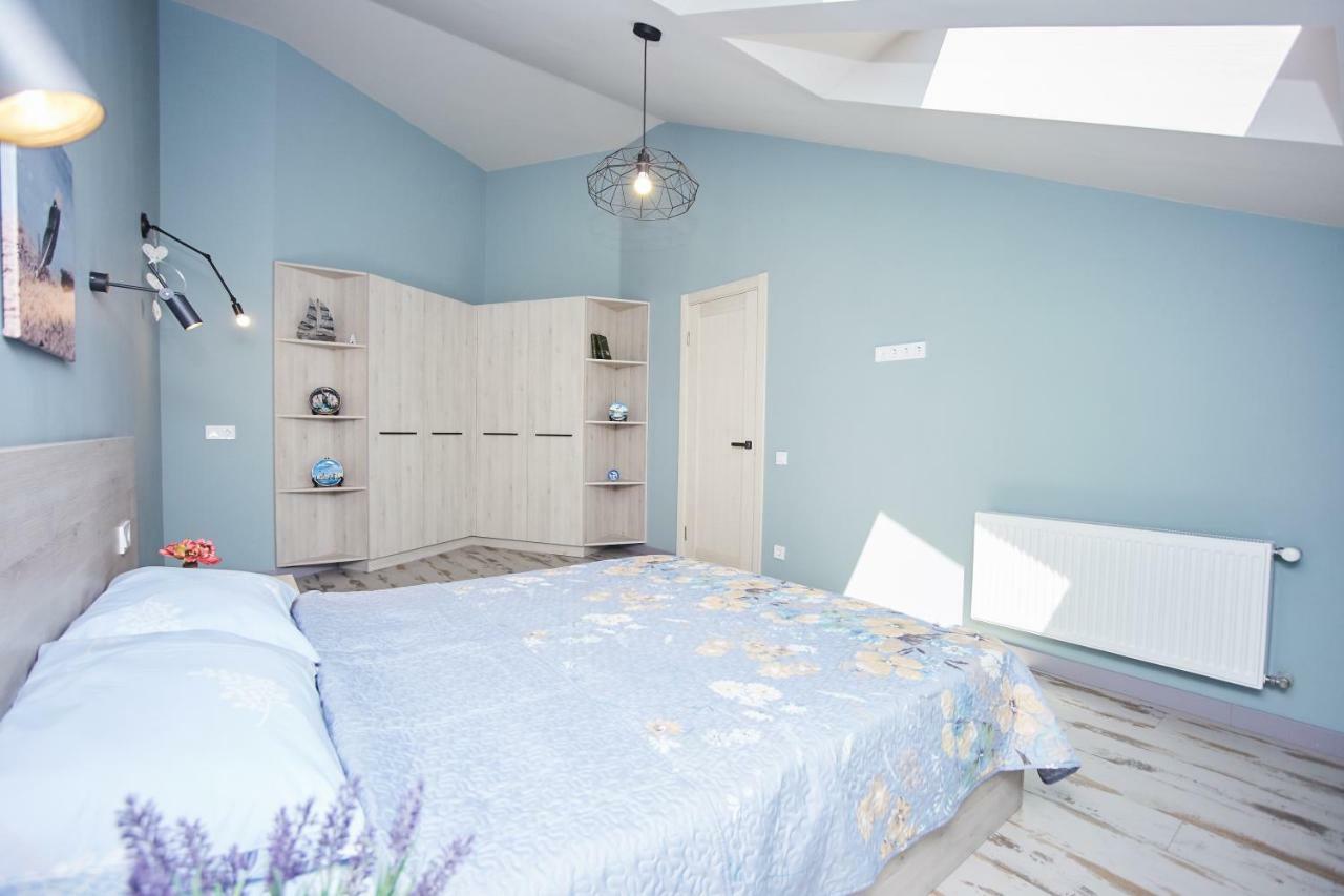 Luxury Apartment In The Heart Odesa Exterior photo